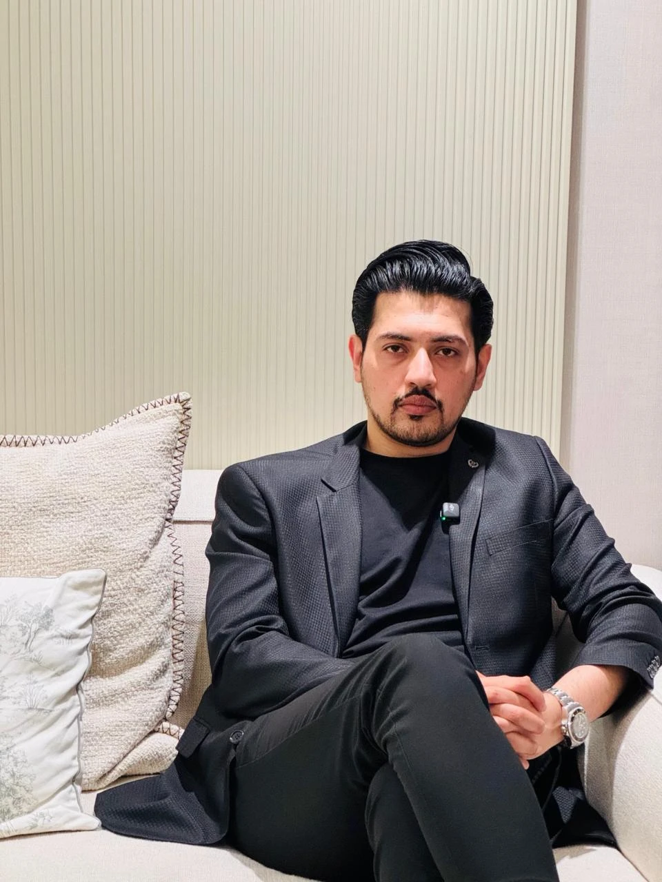 Human Knowledge vs AI Information: Why Your Dubai Investment Needs a Surgeon